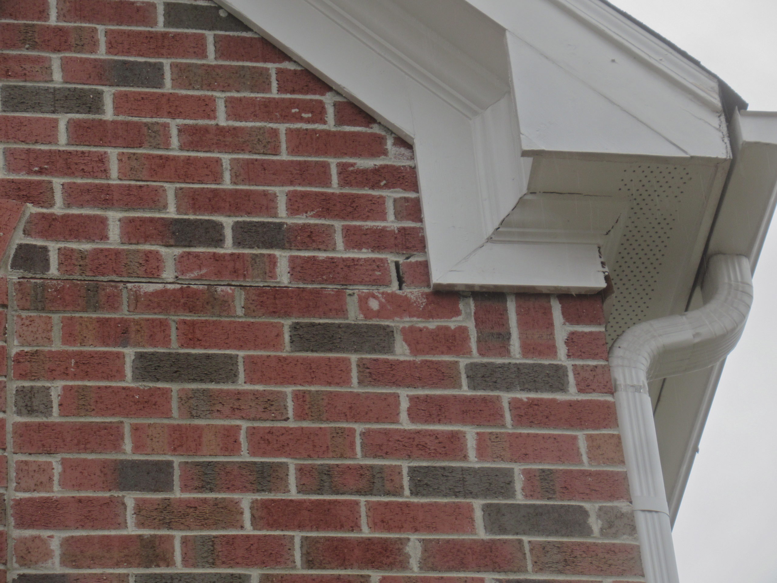 Brick veneer structural crack