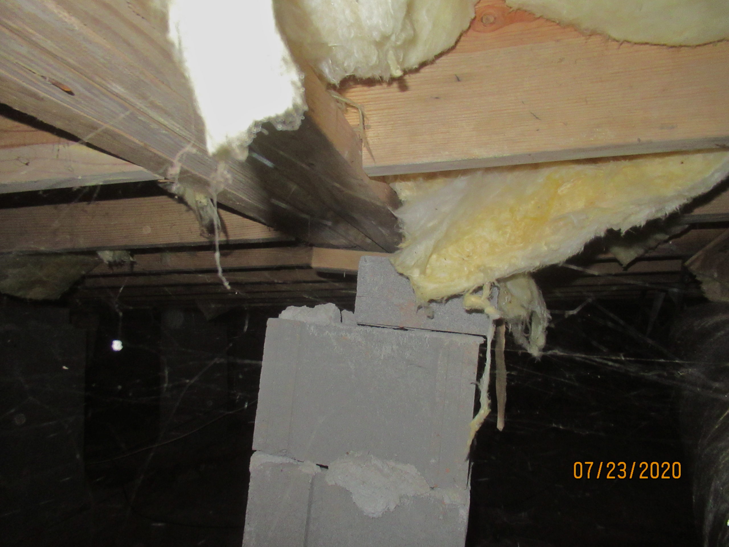 Leaning crawlspace support column