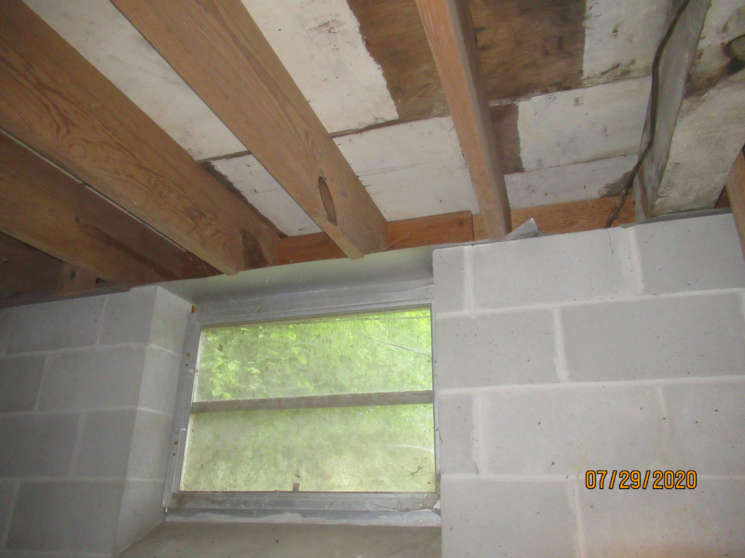 Improperly supported floor joists