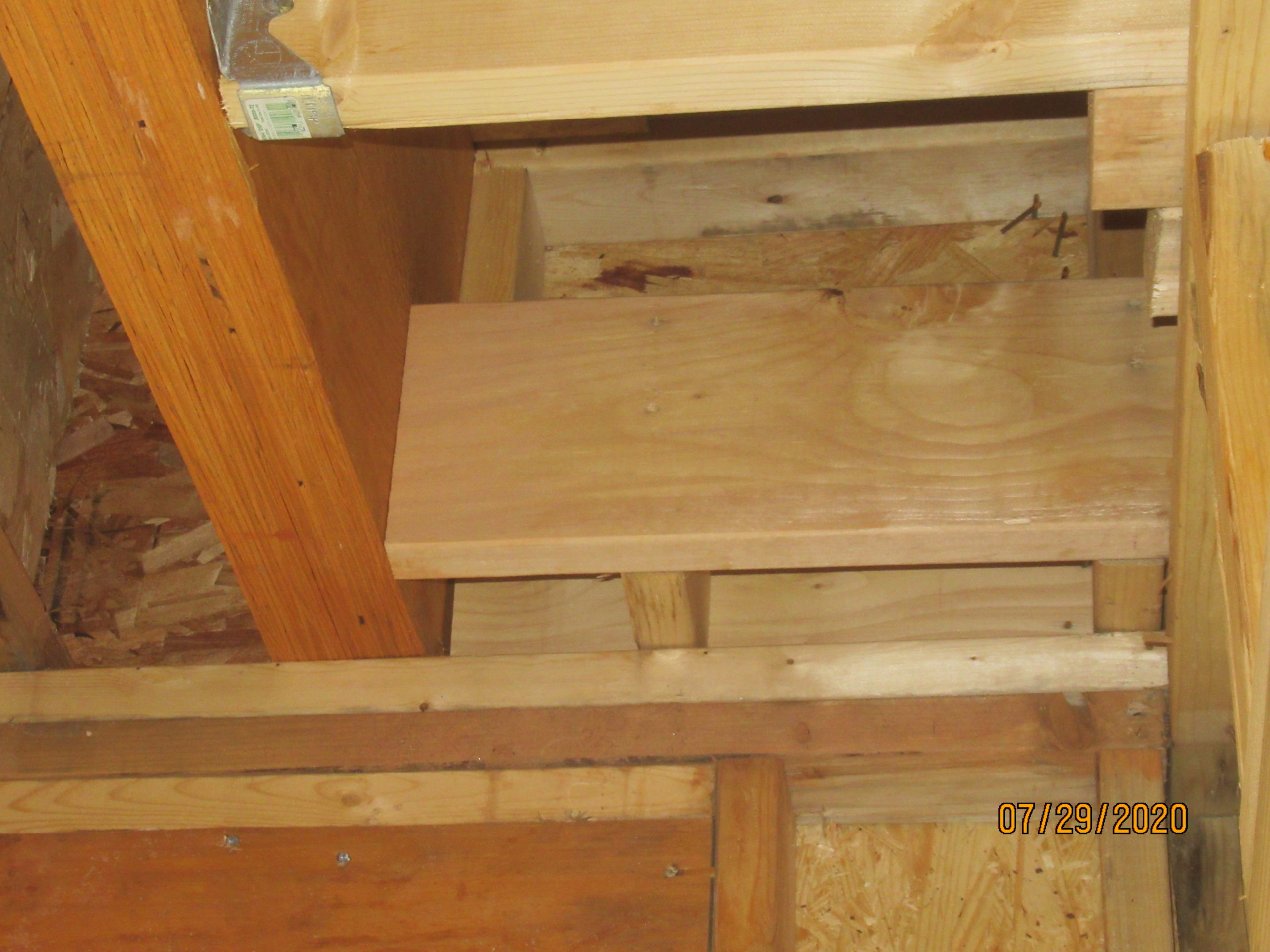 Floor joist missing hanger