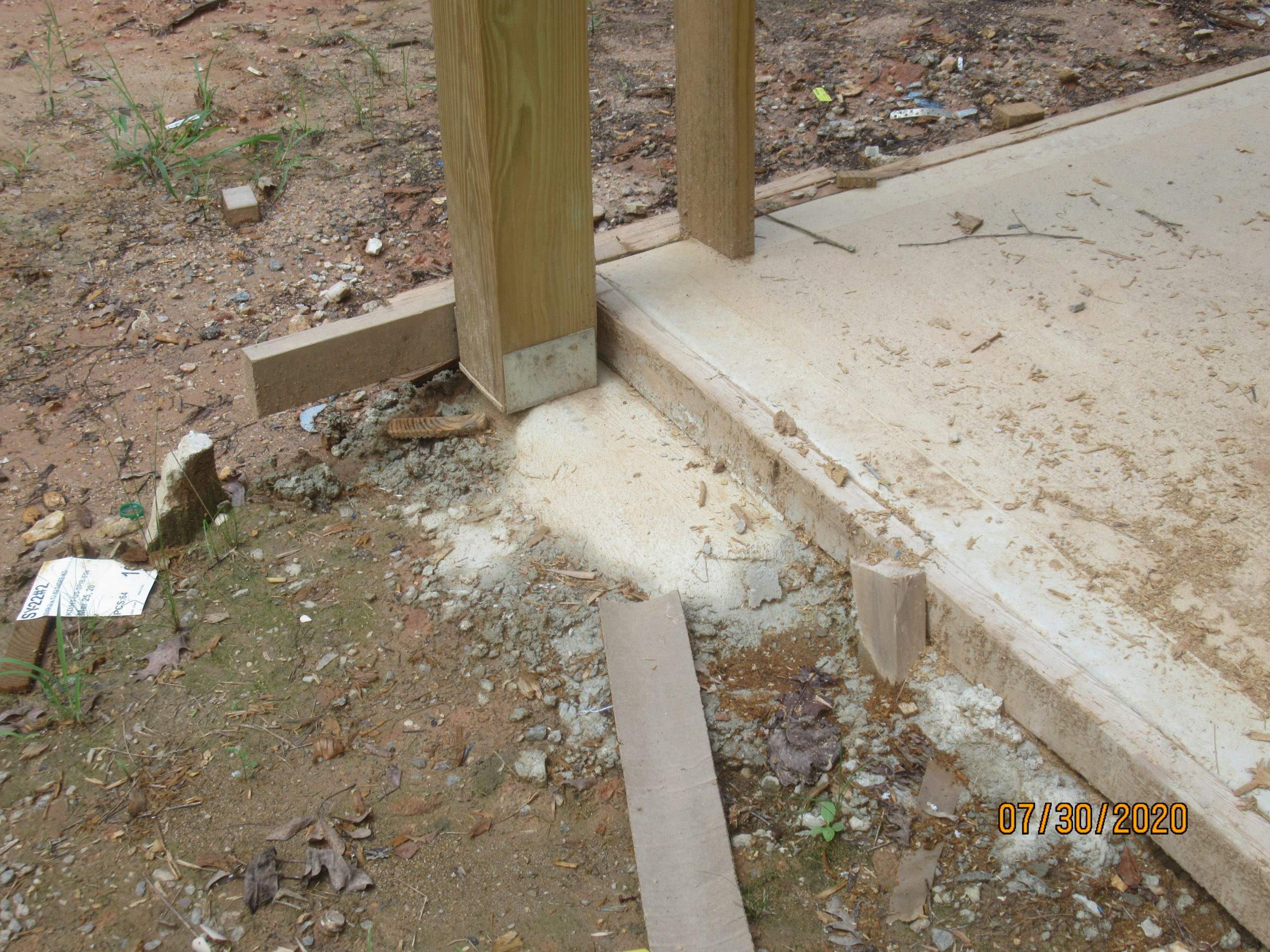 Unsupported deck column